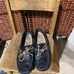 Don’t wait for spring to get your summer kicks
 Bass driving moccasins size 9